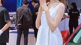 小伙子看呆了好好上班吧