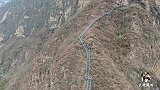 大凉山悬崖村天梯，村民们上上下下健步如飞，我们却爬得气喘吁吁