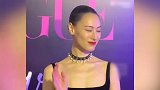 36岁梁洛施出席活动太惊艳，头身比一绝的骨相美人，闭口不提马浴柯