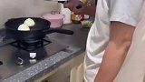 晚上儿子饿了，爸爸另类蒸包子，真是涨知识了