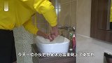 熊孩子将沐浴露换成染发剂,爸妈全中招,男女混合双打了解一下