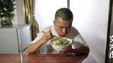 大虎做了一道辣椒炒鸡蛋，湖南人无辣不欢，下饭菜就得这么整