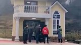 没钱也能建别墅，就是有点小