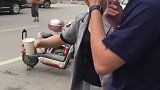 小伙子，你承包了我一年的笑点