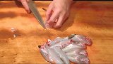 日本料理：大厨如何烹饪小河豚，厨艺感觉还不错，你敢吃吗？