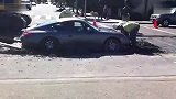 惨不忍睹！保时捷911掉进混凝土工地的下场