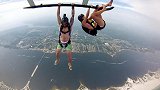 惊险海边跳伞