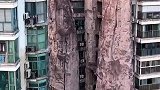 上海闹市区的一座山体大楼，高度有50多米