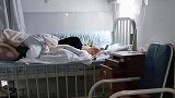 儿子遇车祸昏迷妈妈天天为其唱歌