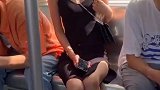 对面的妹妹好仙，佩服旁边的大哥的定力。喜欢吗？你敢撩吗？