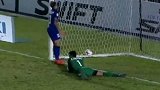 笑喷！泰国门将造奇葩乌龙 倒地救球意外碰进自家球门