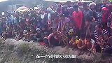 传说中的“水鬼”被人类抓住？它披头散发有气无力，长相让人称奇