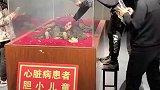 58米，手戴价值连城的扳指