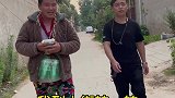 农村搞笑段子嫂子请我吃东西…