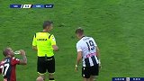 第25分钟乌迪内斯球员斯特里格·拉尔森黄牌