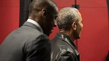 前总统来了！知名篮球爱好者奥巴马抵达球馆 乌杰里陪同入场