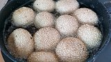做麻团的小技巧，个个空心不开裂，学会受用一辈子