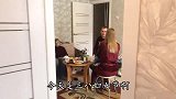老外：中国小伙在俄罗斯丈母娘一家面前 突然跪下向女友求婚