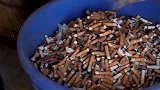 抽完的香烟竟这么值钱？小伙发现商机，凭捡烟头一年赚40万