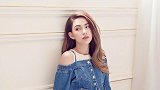时尚女神昆凌，出门必备的三件，竟然是钱包、墨镜、润唇膏