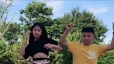 龙凤胎兄妹街边跳舞，妹妹不管在哪里跳舞都是焦点
