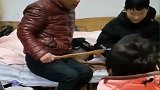 爸爸的小棉袄，却在维护哥哥，还学会以暴制暴