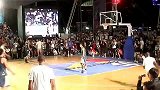 篮球-13年-Jordan team中国行台北站：保罗戏耍小球员后左手劈扣格里芬助攻保罗空接暴扣-花絮