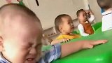 宝宝第一天上幼儿园，老师给我发来了这段视频，我笑得肚子疼