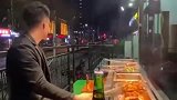 新疆聘来的烧烤师，不要工资饮料必须管够，差点让我亏本