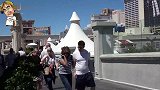 街头恶作剧，伪装成树人恐吓路人，真是太贱了