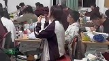 老师拍下同学们在教室的美好瞬间