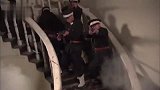 伏弩：汉奸以为地下党要招供，下秒一靠近，直接弄瞎他的眼
