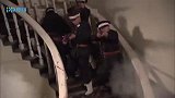 伏弩：汉奸以为地下党要招供，下秒一靠近，直接弄瞎他的眼
