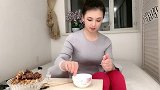丫头在家开始玩火了，白酒啤酒掺着喝，心中有些惆怅，一酒解千愁