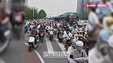 电动车相撞后，正行者因逆行者态度恶劣负气离开，被认定逃逸