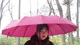 村妹远嫁偷跑回家，看到妈妈每天为自己操心，跪地哭了起来