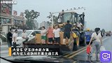 探访新乡泄洪首日：城区多路段被淹，货车铲车成交通助力