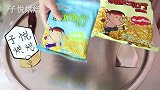 这样炒冰淇淋太爽了！干脆面淋上酸奶狂剁，光听声音就过瘾！