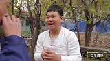 短剧：势利眼厨师打饭，员工掏出中华烟让抽，结果盛了满满一大碗