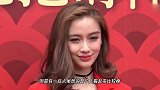 杨颖穿五分裤走机场，还搭了双长靴，身材五五分很真实了！