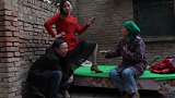 妻子给丈夫20万离婚费，丈夫去寻死，邻居一句话丈夫立马跑出去
