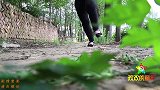 防诱拐系列7：欢欢躲在草丛藏身，却意外踩到树枝，她能逃掉吗