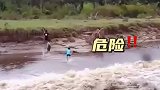 涨潮的惊险瞬间，太危险了
