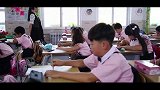 熊孩子上课传纸条，女同学以为是情书一脸害羞，打开一看无语了