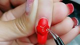 原来红色的美甲可以这样涂，看着真显手白了