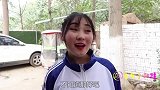 小甜甜和小伙伴起去看孔雀标本，孔雀标本真好看，太逗了