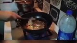 石家庄 河北沧州师范学院 学生滞留石家庄，无聊的在数窗外的黑车、白车、自行车！还好，学校比较暖心！