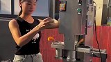 自动断面拉面机，一分钟做12碗面，粗细宽窄都可以做