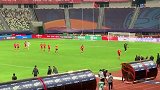 艰难打平上港球员士气低落 佩雷拉场边一一击掌鼓励