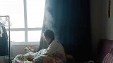 男孩照顾生病的妈妈被传染，发烧到42度出被窝满身冒气